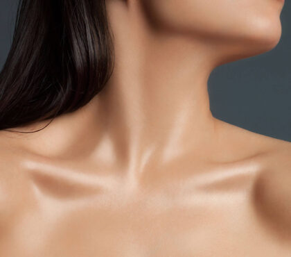 Neck Lift: woman's neck after the intervention.